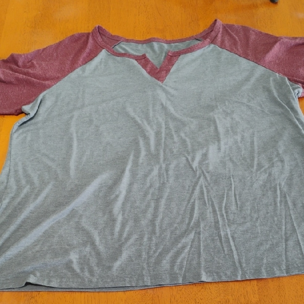 Bloomchic Heather Gray And Burgundy Top